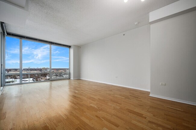 Foto del edificio - 9655 Woods Dr