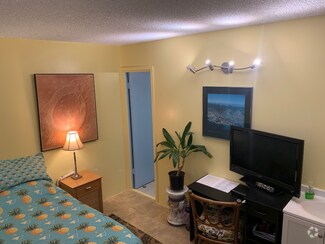 Building Photo - 2421 Ala Wai Blvd