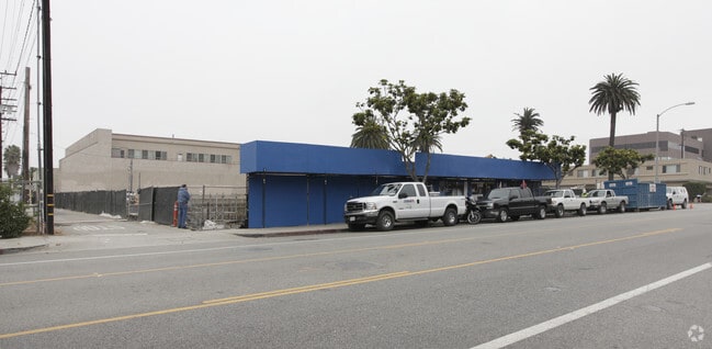 Building Photo - Lincoln SM