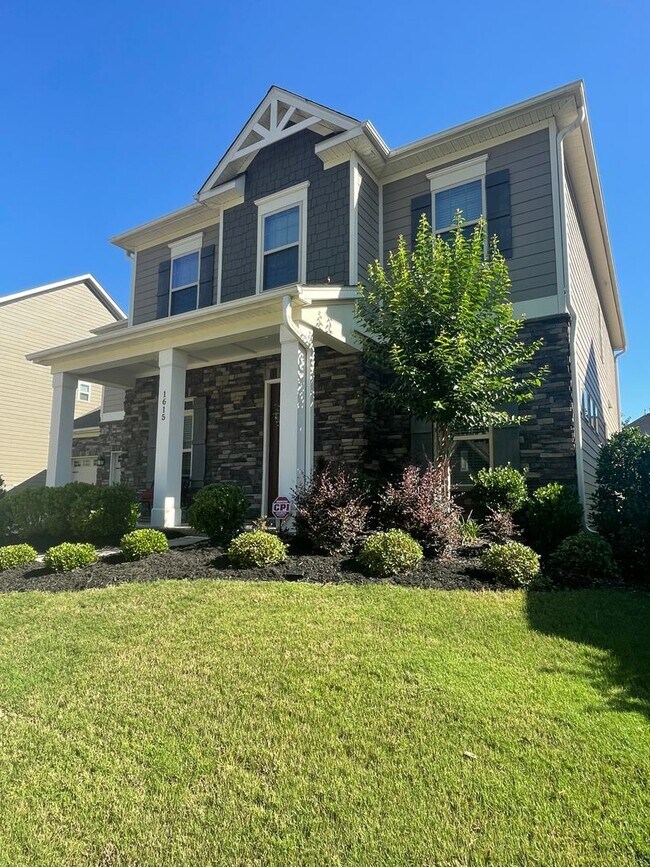 Building Photo - Beautiful 5BR/4BA Home Available in Fort M...