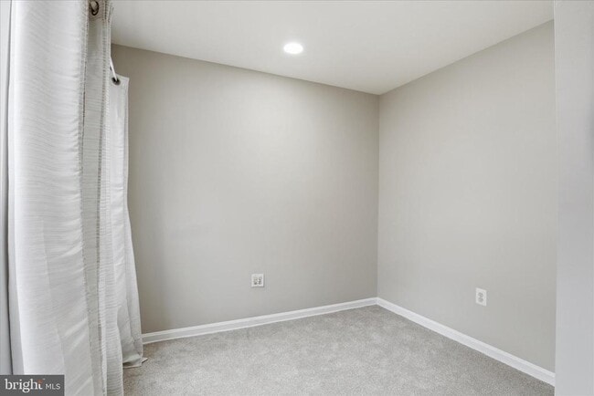 Building Photo - 5053 Kilburn St