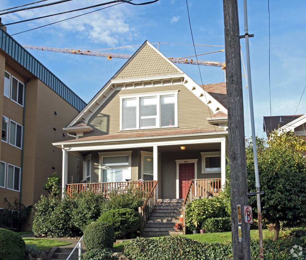 Building Photo - 3921 Whitman Ave N