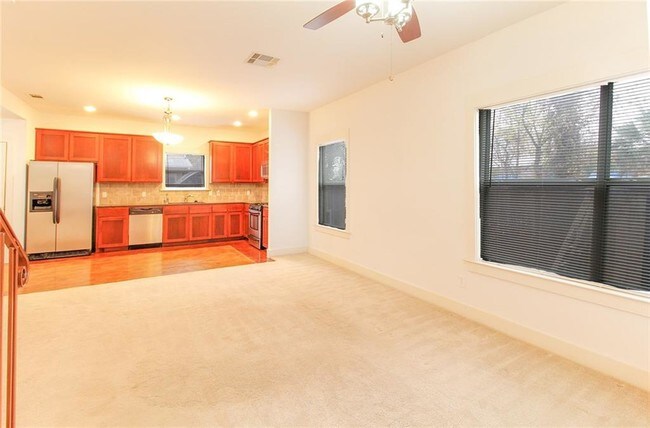 Foto del edificio - 3304 E 5th St