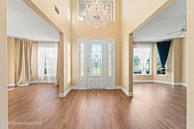 Foto del edificio - 500 Hidden Hollow Dr