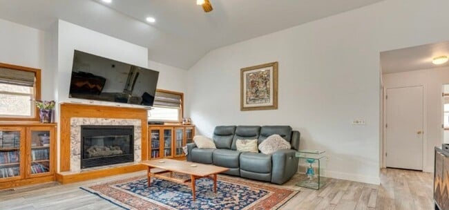 Building Photo - Charming Ranch Style Home!