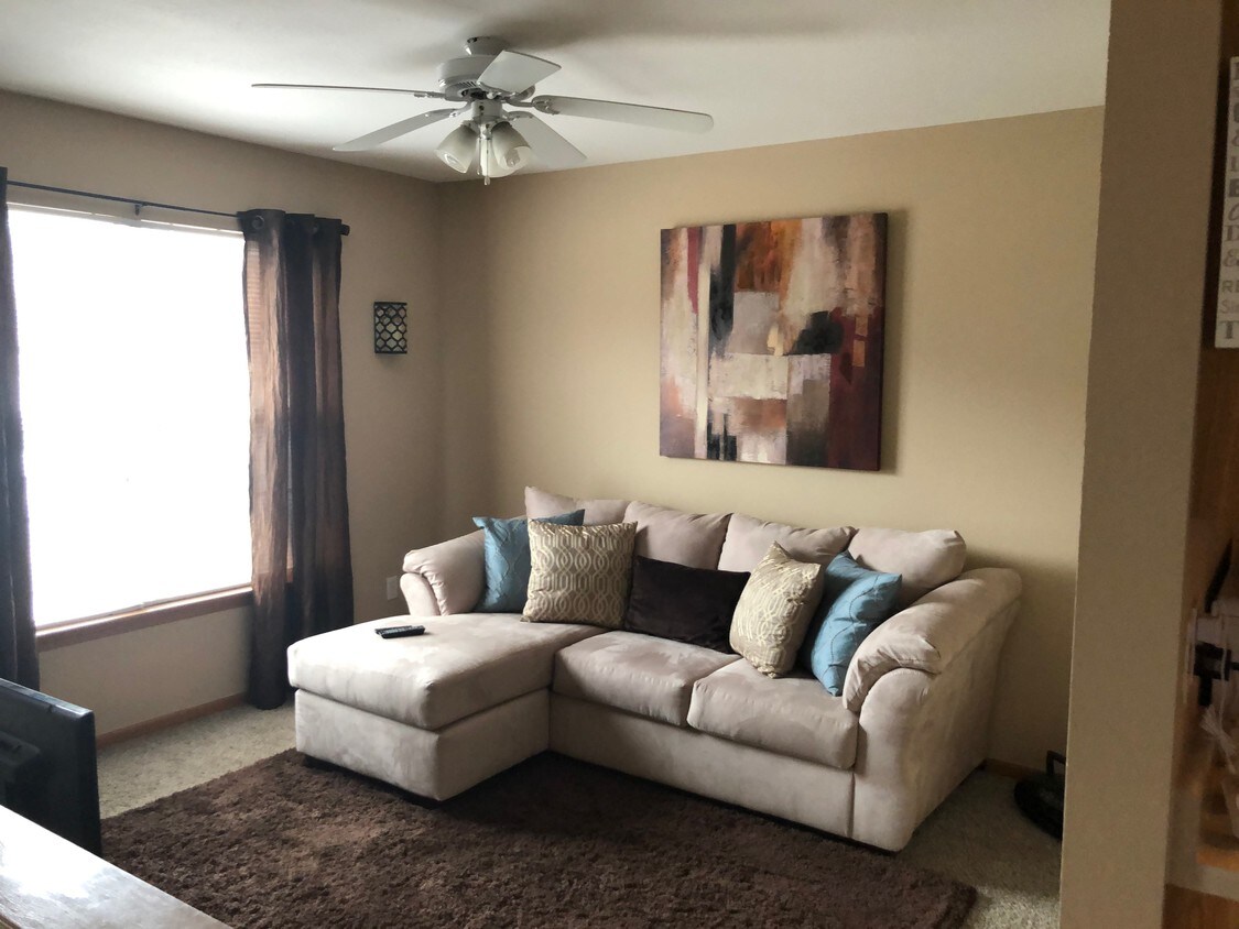 5104 Deer Valley Dr, Jefferson City, MO 65109 Townhome Rentals in