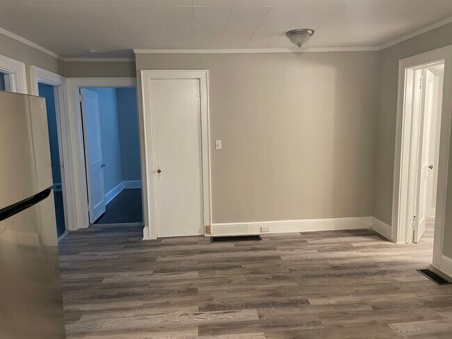 Kitchen and Dining area - 312 Oakhurst Ave