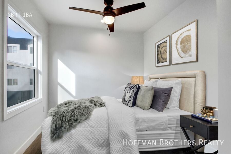 Primary Photo - 161 S Burlington Ave