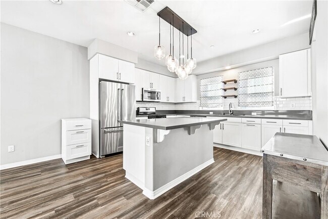 Photo - 6331 Pacific Wy Apartment