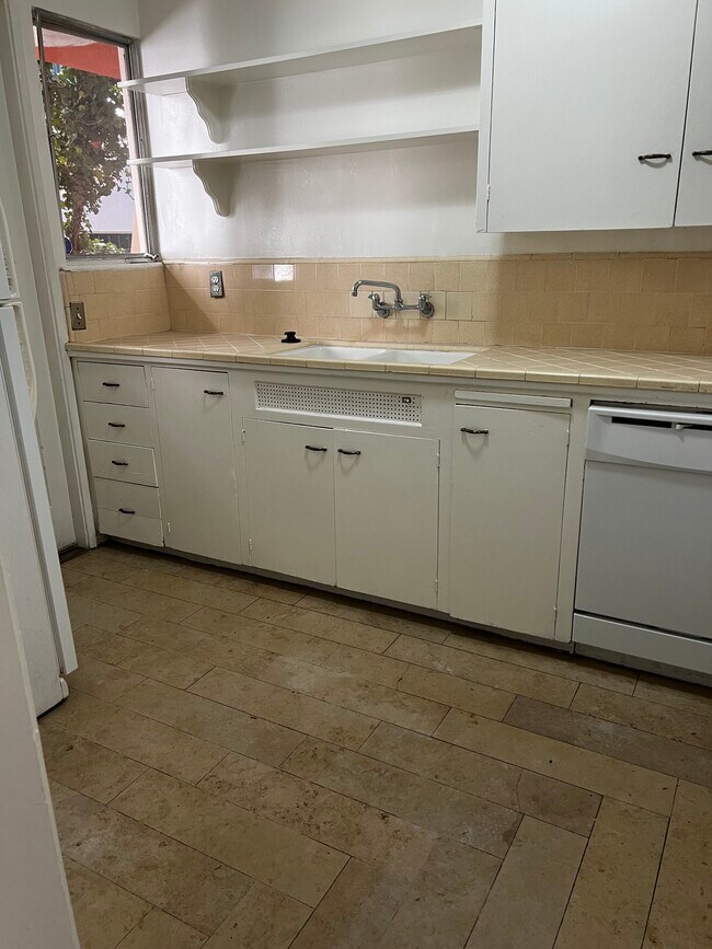 Building Photo - 229 San Vicente Blvd