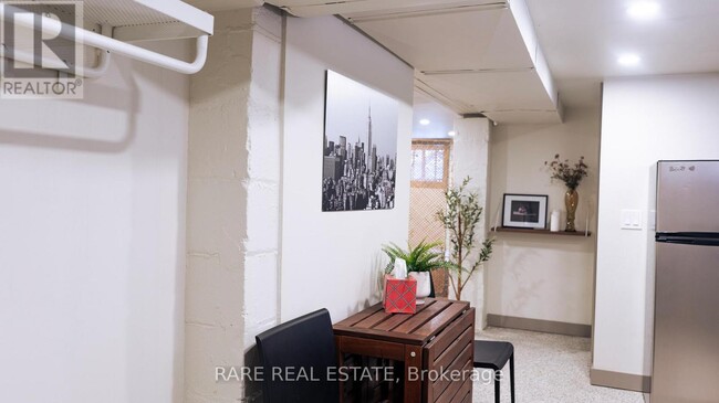 Building Photo - 33 Juliet Crescent