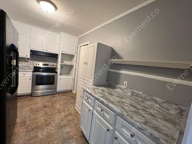Building Photo - 9304 Sears Dr