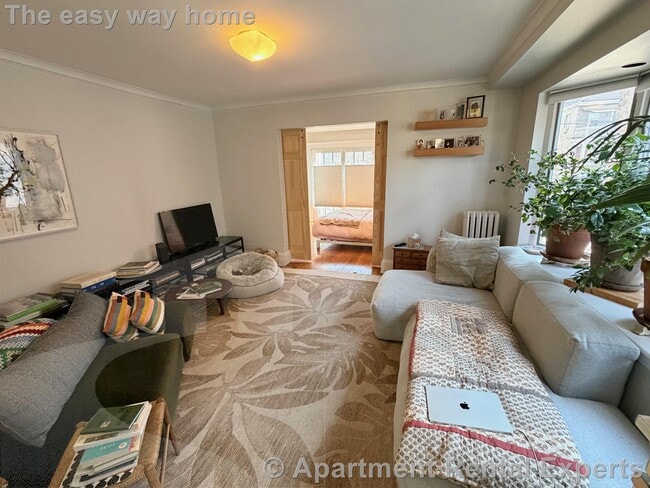 Building Photo - 138 Larch Rd