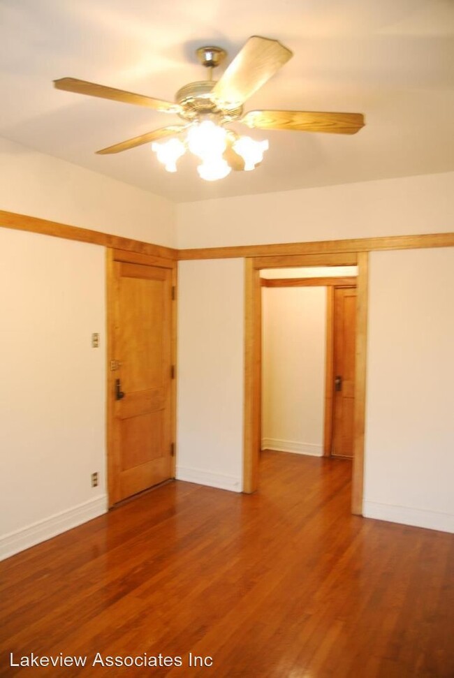 Building Photo - 2540 N Racine Ave