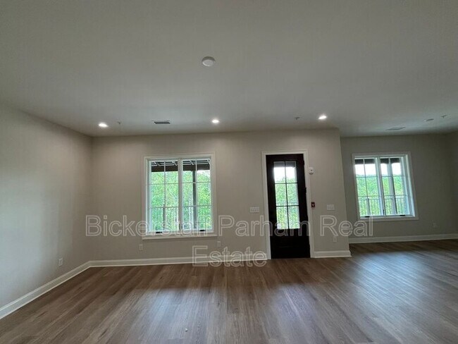Building Photo - 6801 River Rd