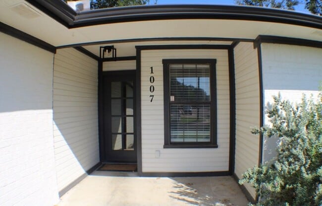 Building Photo - 1007 End O Trail