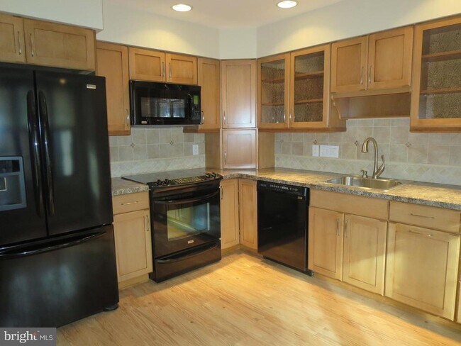 Foto del edificio - 32 Crofton Commons