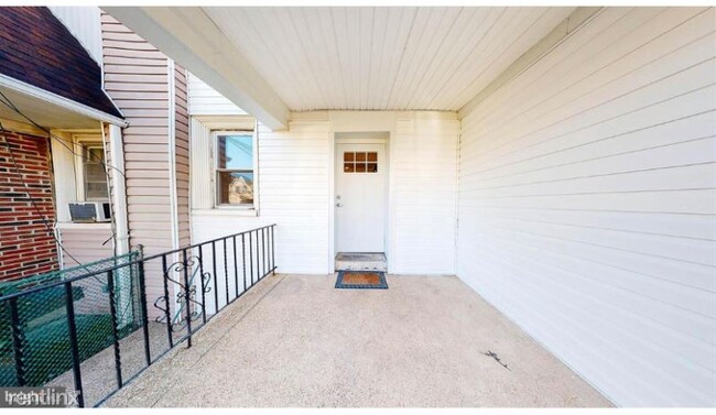 Building Photo - 3 br, 1 bath Townhome - 7142 Radbourne Rd