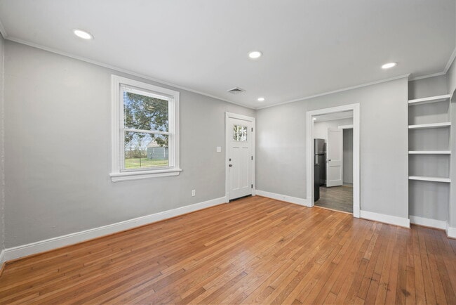 Building Photo - 1413 Lenmore St