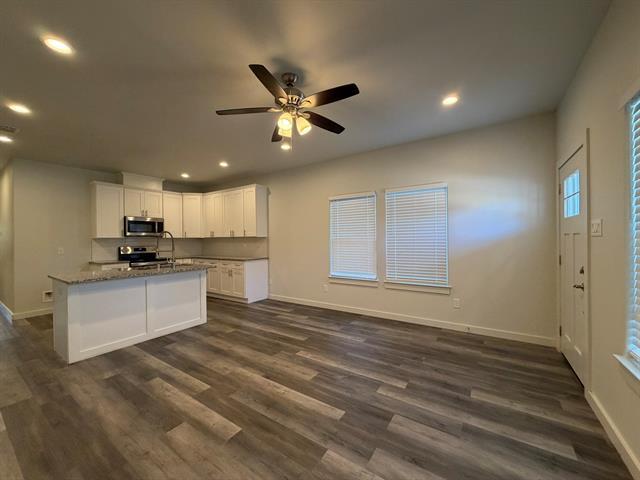 Building Photo - 405 N Andrews Ave