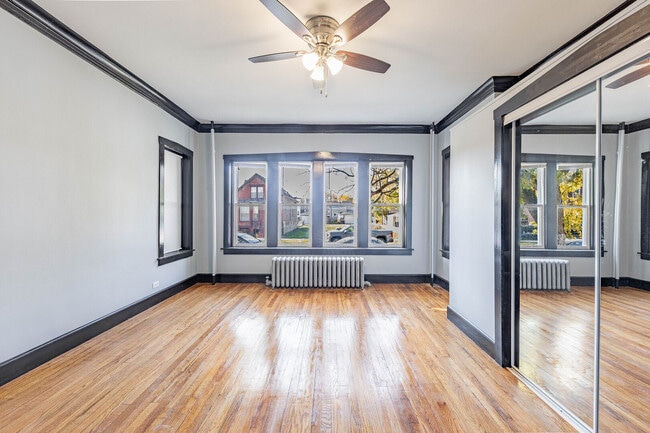 Foto del edificio - 6213 S Loomis Blvd