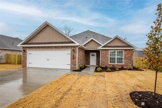 Building Photo - 1824 Seay Cir