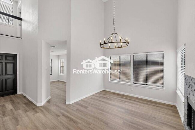 Foto del edificio - MOVE IN READY - 3BED/2.5BATH - CARROLLTON ...