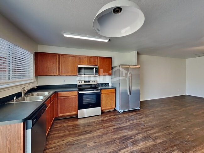 Building Photo - 2014 Kingsbridge Dr