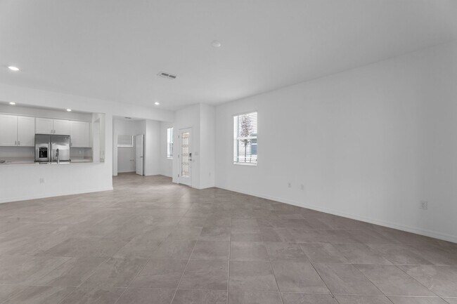 Foto del edificio - ANNUAL UNFURNISHED RENTAL AVAILABLE IN ORA...