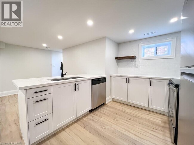 Photo du bâtiment - 447 E 13th St