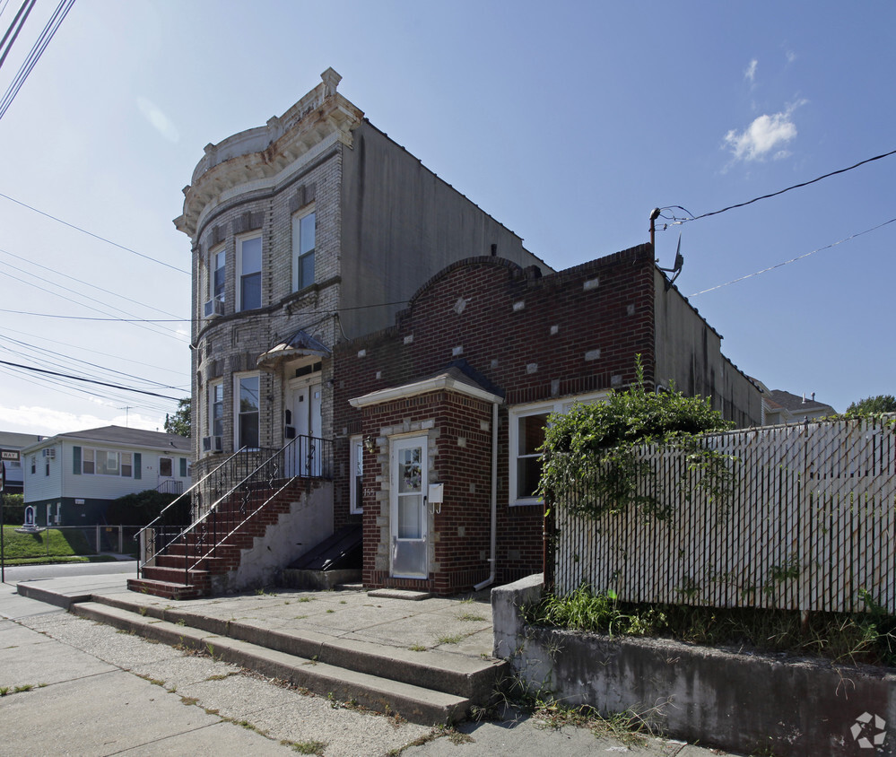 Building Photo - 155-157 Cedar Ave