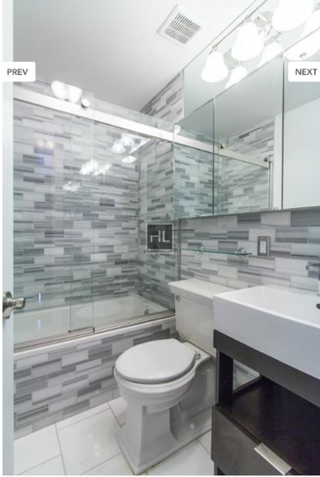 Building Photo - Clinton Street