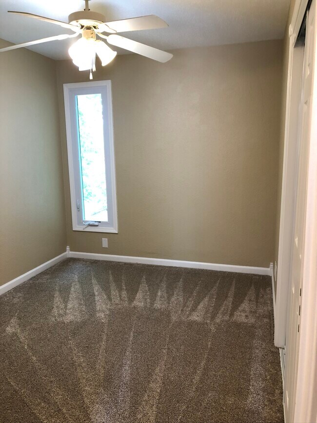 400 Maple St Unit 3, Energy, IL 62933 Apartments in Energy, IL