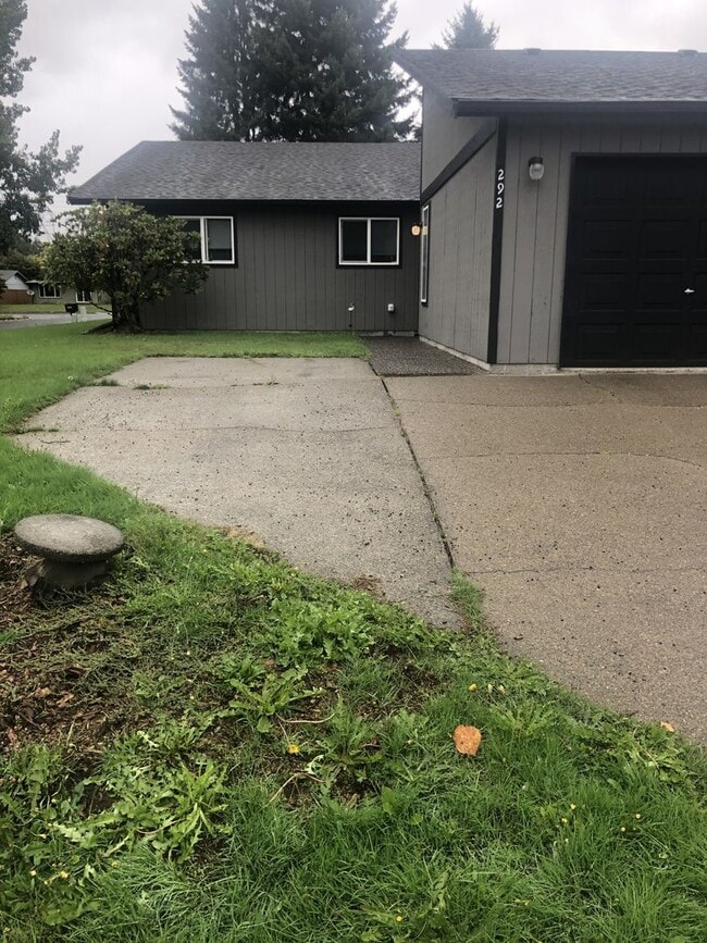 Building Photo - 290-292 65th Ct SW