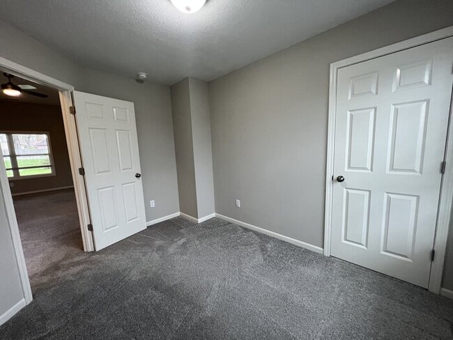 Building Photo - Newer 3 bed 2 bath  Lancia Built Attached ...