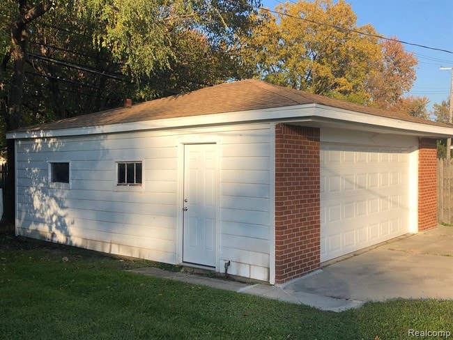 Building Photo - 11665 Frazho Rd