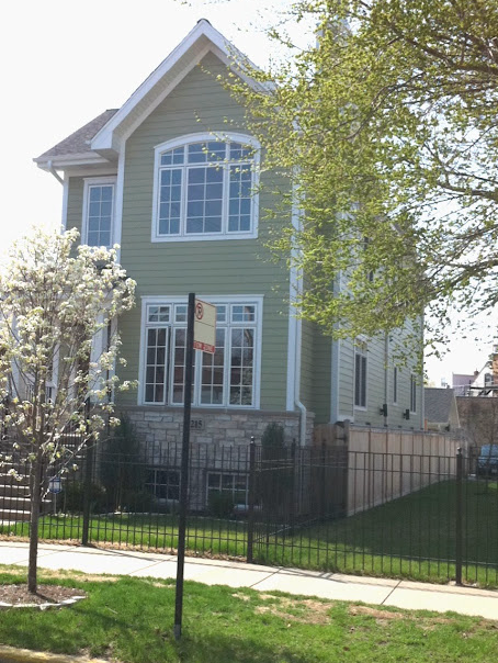 Primary Photo - 2215 W Barry Ave