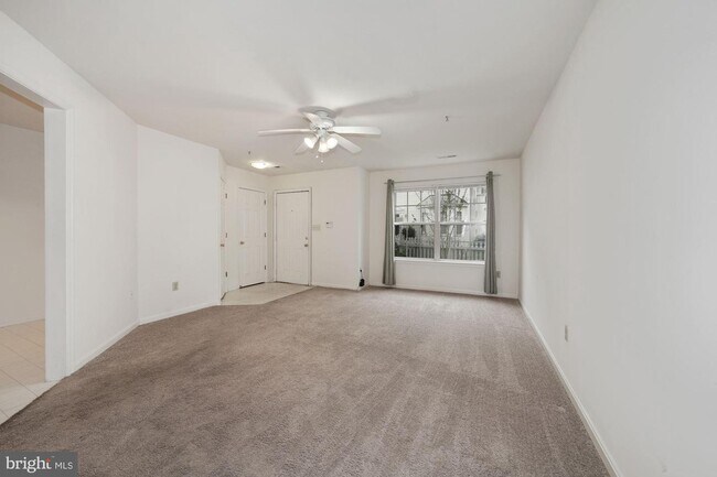 Building Photo - 8912 Mallard Ct