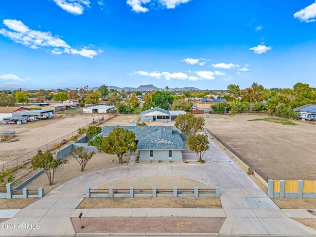 Foto del edificio - 4812 W Greenway Rd