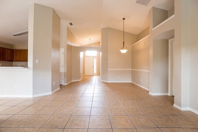 Building Photo - 2041 Bobtail Dr