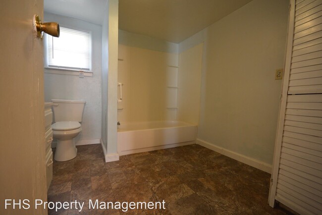 Building Photo - 3 br, 1 bath House - 1522 N Drury Ave