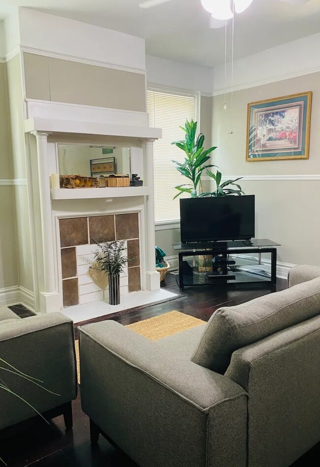 Equipped with TV with Netflix, etc. - 2234 Central Ave