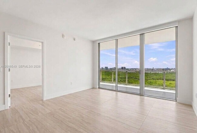 Foto del edificio - 2411 Laguna Cir