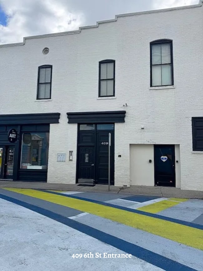 Building Photo - 409 6th St