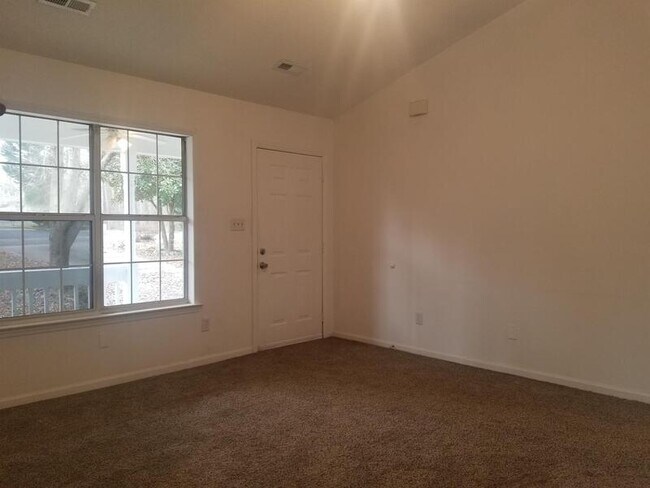 Foto del edificio - 135 Liberty Ln