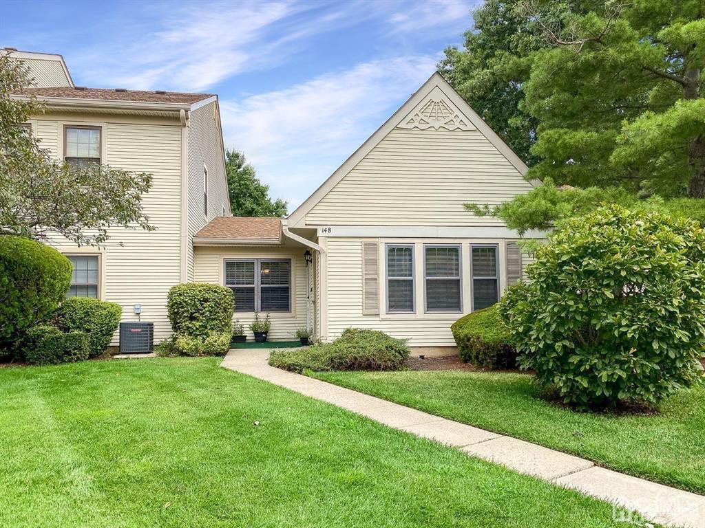 Foto principal - 148 Wycoff Way W