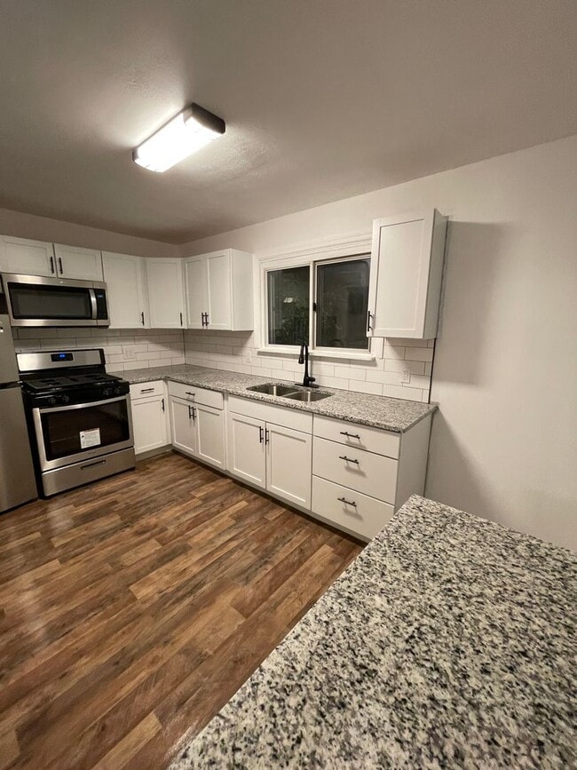 3 Bedroom Home Fully Updated. - 3 Bedroom Home Fully Updated.