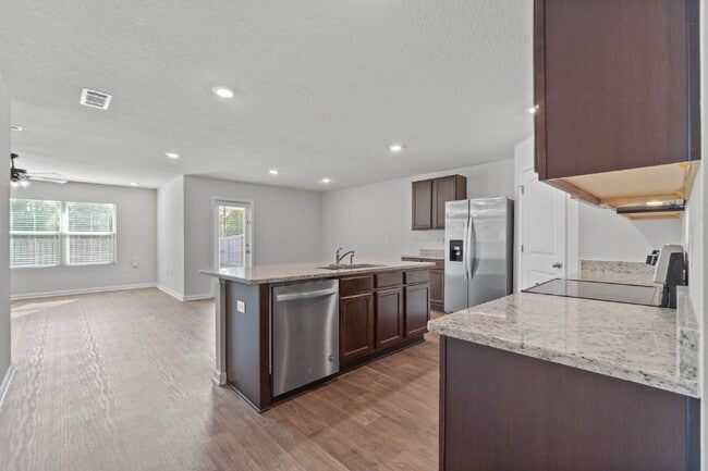 Building Photo - 1047 Limpkin St