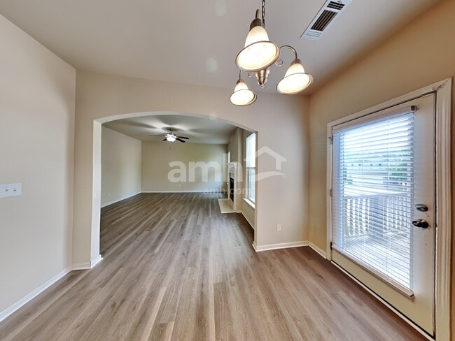Building Photo - 491 Twain Cir