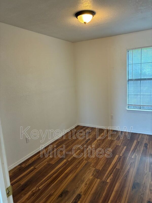 Foto del edificio - 13320 White Settlement Rd
